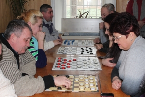 Коммунальщики играют в шашки