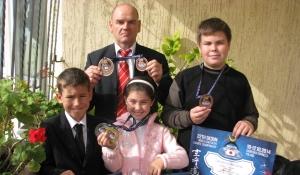 Про юную звезду каратэ и другие успехи воспитанников Владимира Медведева