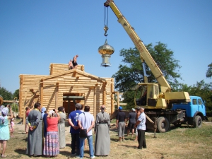 Новые купола церкви в Лиманском: чтобы чаще Господь замечал