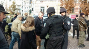 На Михайловской площади у 12 человек изъяли балаклавы, ножи и пиротехнику, - МВД