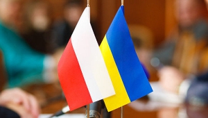 Консульства Польши в Украине приостанавливают работу — источник