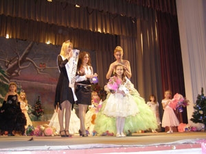 Сказка 
о десяти принцессах,
или
Шестой конкурс 
"Мини мисс 
Бессарабия-2009" 
состоялся!