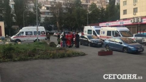 В Киеве женщина стреляла по "светящейся" прохожей