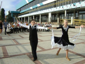 Бальные танцы на набережной Дуная