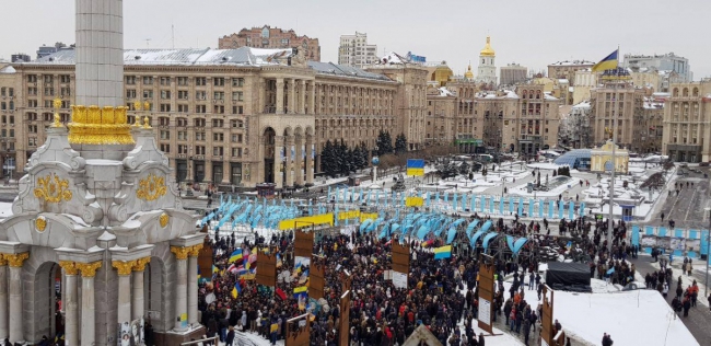 Сторонники импичмента Порошенко мирно завершили вече на Майдане Незалежности