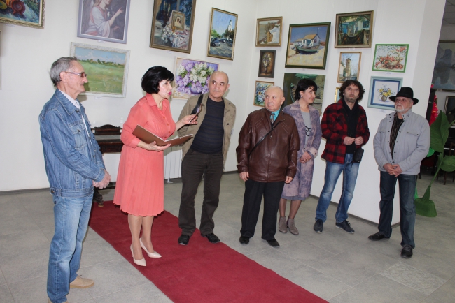 "Звенящий Благовест к молитве призывает" - в картинной галерее открылась региональная выставка "Благовест"