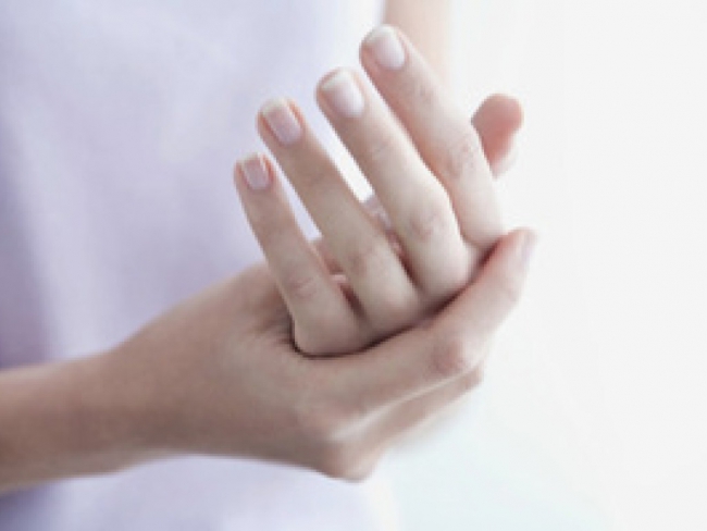 Ученые выяснили, почему хрустят пальцы
