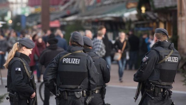 В Германии эвакуируют тысячи людей из-за бомбы весом в 2 тонны