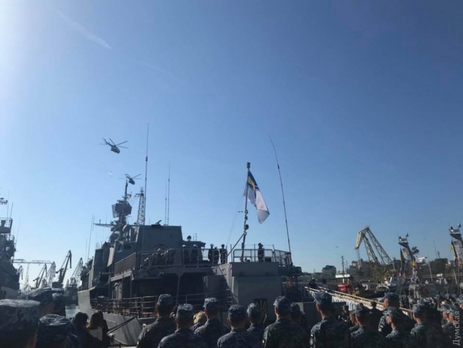 В Одессе отмечают 100-летие флота Украины: вертолеты над городом и морской флаг Украинской Державы
