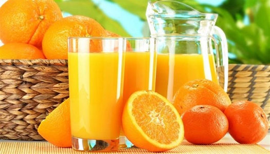Ученые: Апельсиновый сок полезен людям с проблемами позвоночника