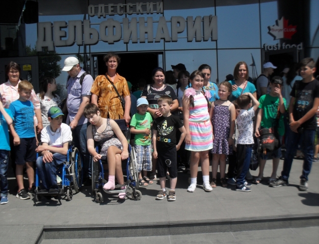 Одесский дельфинарий дал бесплатное представление для детей с инвалидностью из Килии