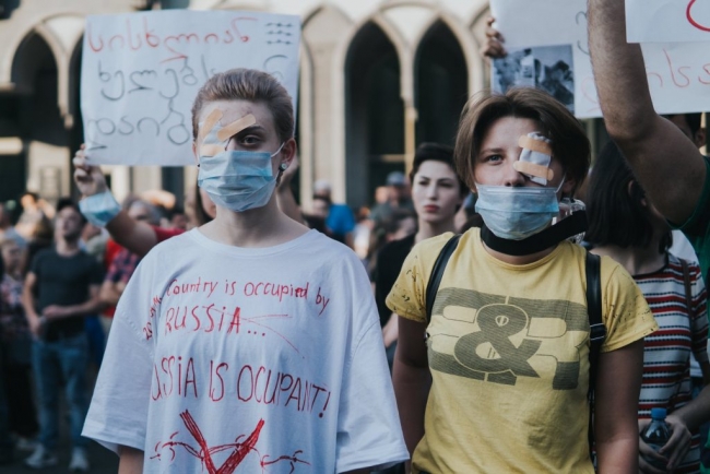 В Грузии собрались на новую масштабную акцию протеста: опубликованы яркие фото и видео