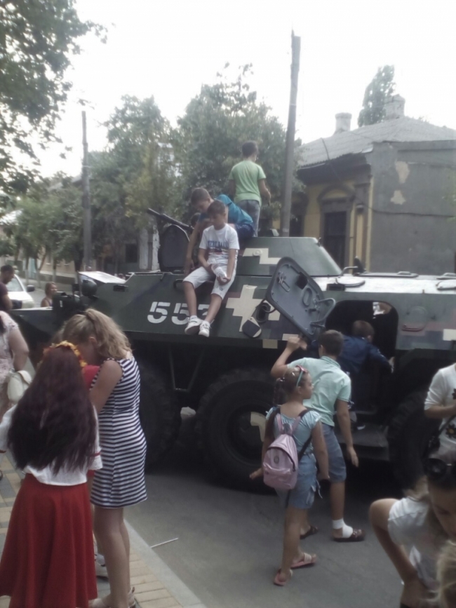 Ко Дню города Рени пограничники устроили выставку военной техники