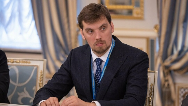 На государственной службе в Украине введут контракты, а служащих будет легче уволить — премьер-министр