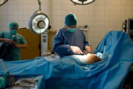 Хирург из Канады бесплатно прооперирует украинских военных во Львове