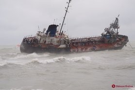 Капитана потерпевшего крушение танкера Delfi выписали из больницы, на стационаре остаётся один моряк