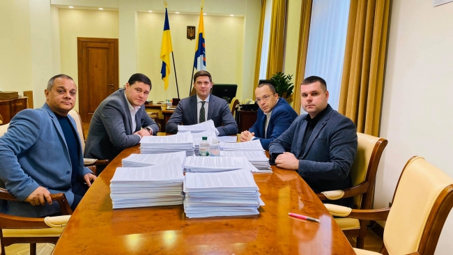 Губернатор передаст Президенту Украины десять тысяч писем жителей Килийской ОТГ с просьбой отремонтировать дорогу