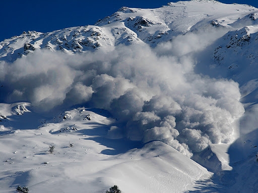 Вследствие схождения снежной лавины в Турции 33 человека погибли