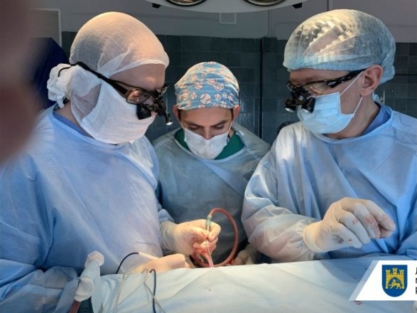 Во Львове нейрохирурги провели уникальную операцию новорождённой девочке