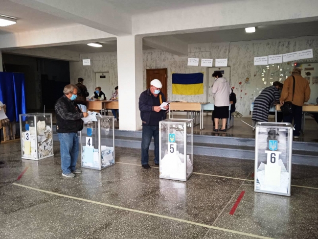Как проходят местные выборы в Измаиле: низкая явка, всеукраинский опрос от Президента и точечные инциденты