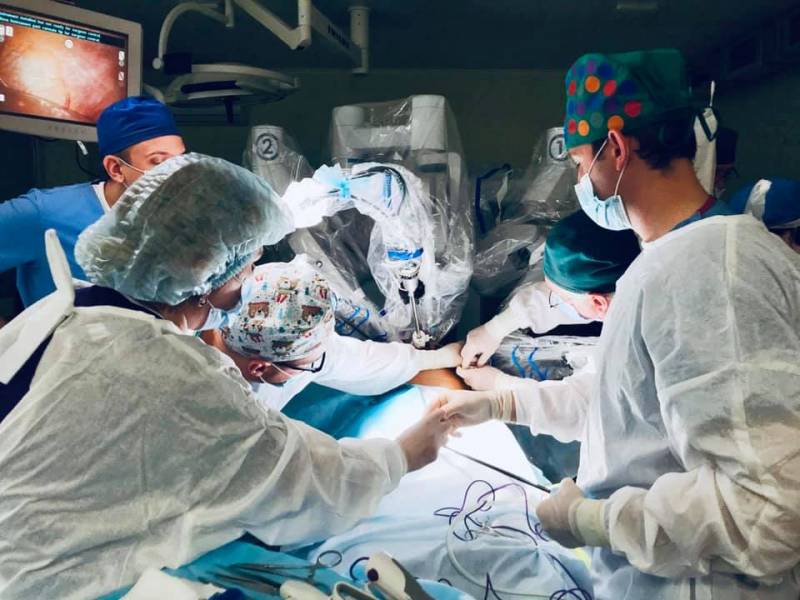 Без разрезов: во Львове робот-хирург Da Vinci успешно прооперировал первого пациента