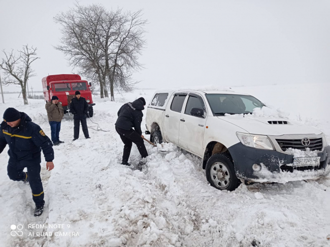 В Измаильском районе спасатели всю ночь доставали машины из «снежных ловушек»