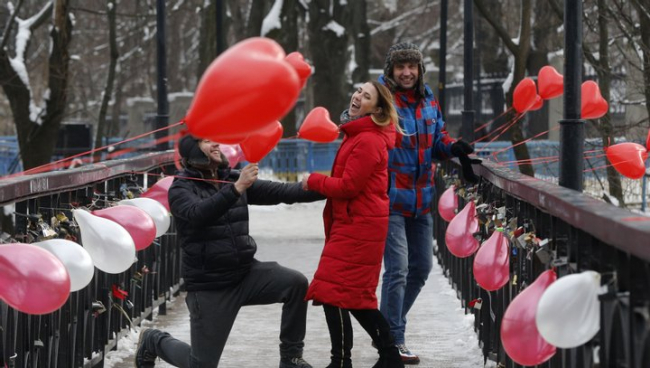 Google своим дудлом напомнил о самом романтичном времени года – Дне святого Валентина