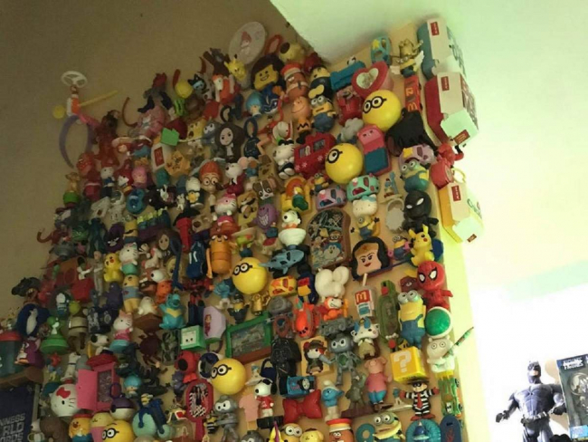 Филиппинец почти 50 лет собирает игрушки из фаст-фуда: их уже 20 тысяч