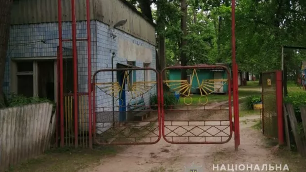 В Киевской области дети упали в выгребную яму - девочка погибла