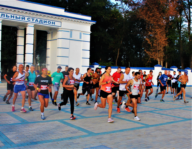 На празднике бега - ХХI Международном марафоне "Золотая осень"
