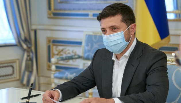 Зеленский ответил на петицию об ответственности за "принудительную вакцинацию"