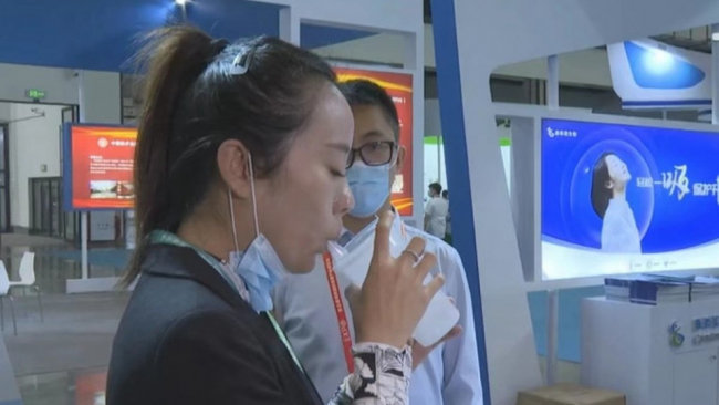 В Китае презентовали первую в мире ингаляционную вакцину от COVID-19