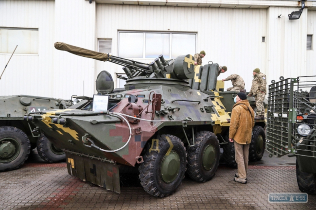 Выставка вооружений и техники проходит на одесском Морвокзале