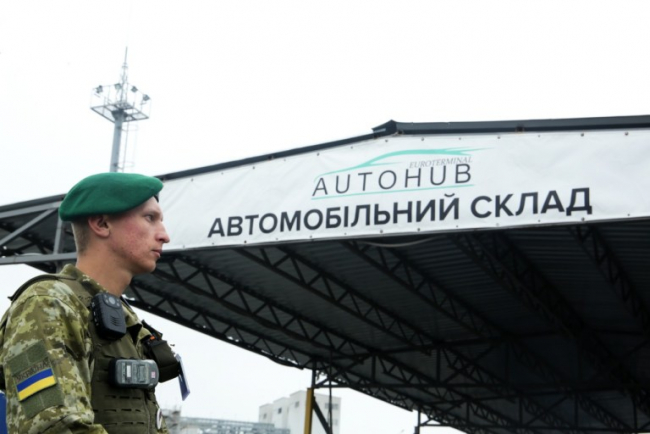 Пограничники Одесского отряда обнаружили боеприпасы в б/у автомобиле из США