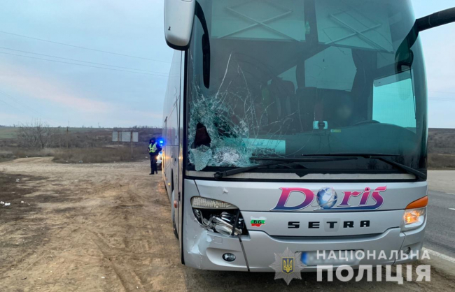 На трассе Одесса-Рени под колёсами рейсового автобуса погиб пешеход