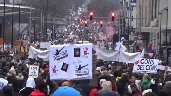 В Бельгии полиция водомётами разогнала митинг против карантинных ограничений