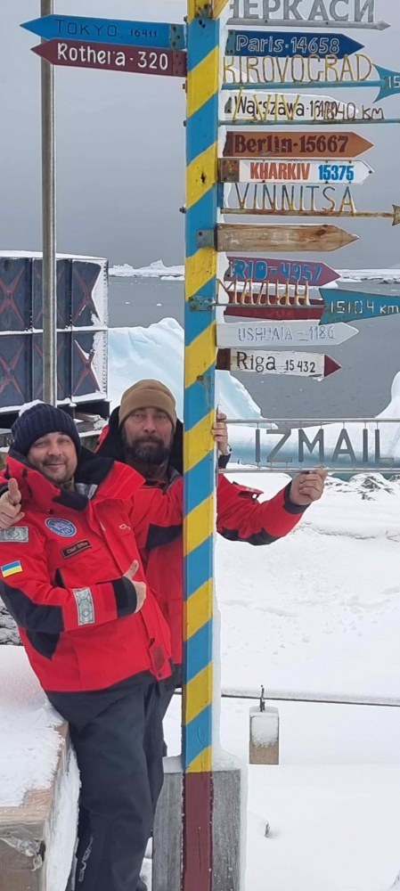 Ізмаїльчани, члени екіпажу криголаму "Ноосфера", встановили вказівник на Ізмаїл в Антарктиці