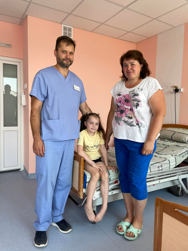 Не могла їсти 4 роки: Львівські медики сформували 6-річній дівчинці штучний стравохід