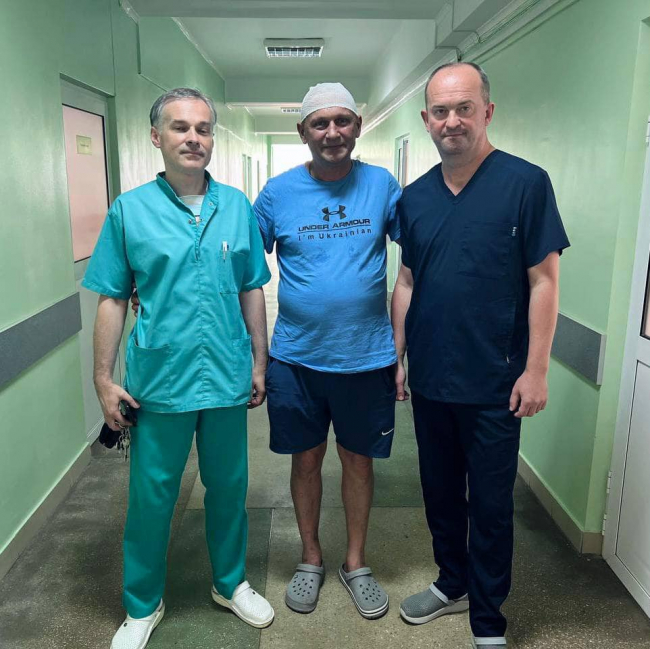 Львівські хірурги видалили 53-річному чоловіку гігантську пухлину мозку