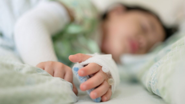 Львівські лікарі врятували немовля з важкою патологією нирок