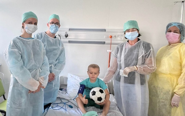 Львівські лікарі успішно провели другу трансплантацію кісткового мозку дитині