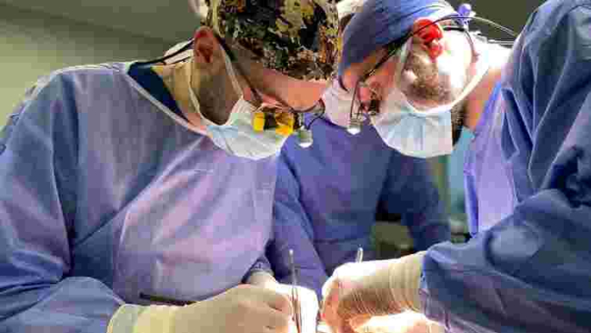 Львівські трансплантологи першими в Україні задіяли спеціальний апарат для пересадки нирки