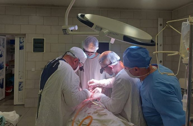 Одеські лікарі врятували обличчя дівчинки, яка отримала травму металевою гойдалкою