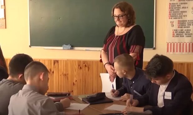 Українським школярам почнуть платити стипендії