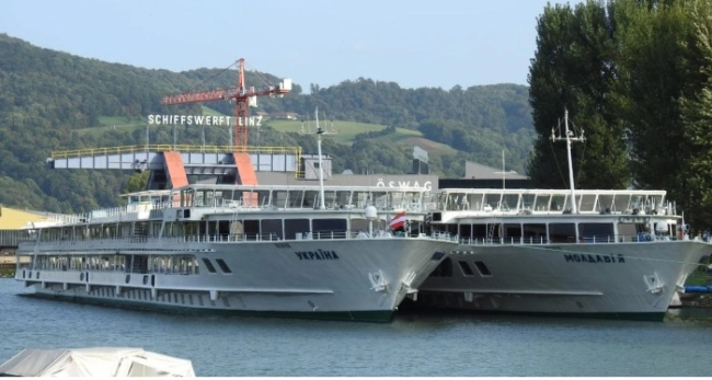 Туроператор з "рф" просить передати йому у тайм-чартер пасажирський флот Українського Дунайського пароплавства