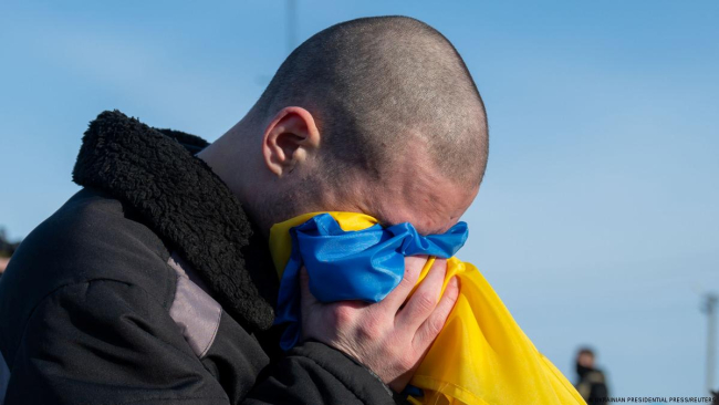 В Україну повернули 100 військовополонених, більшість із них захисники "Азовсталі"