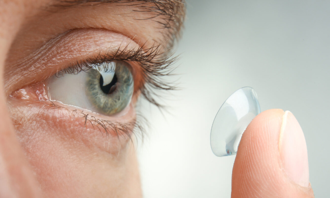 Учені розробили нову контактну лінзу, яка може зробити революцію в офтальмології
