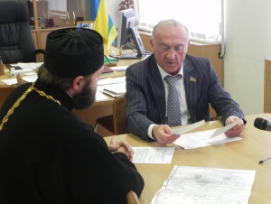 Юрий Крук поздравил ветеранов и пообещал построить детские площадки