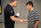 Школяр Марк отримав нагороду від ДСНС за героїзм під час ракетного удару по ліцею на Одещині