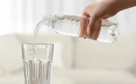 Причини і наслідки зневоднення: як відновити водний баланс